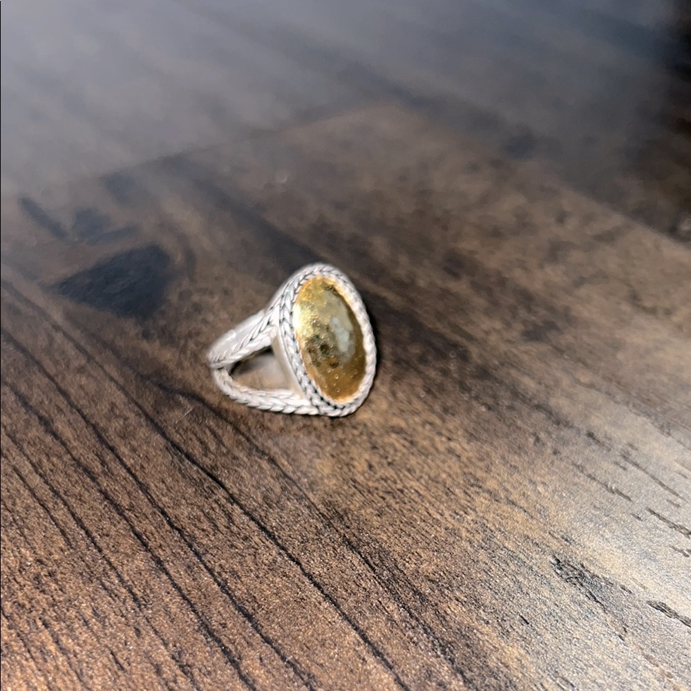 Two-Tone Woven Split Shoulder Oval Hammered Palu Style Ring - 7.5